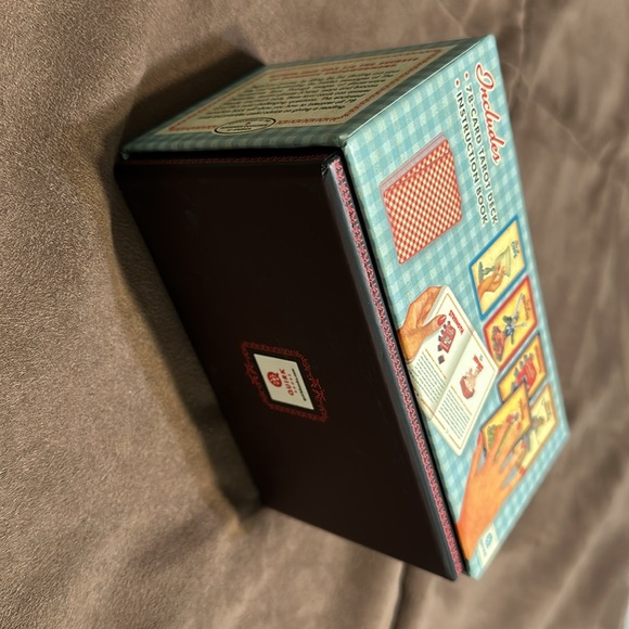 Housewives Tarot Card Set - Retro Blue and Red new w/o tags - Picture 3 of 3